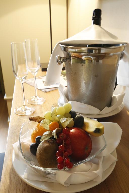 فندق Weinkastell Zum Weissen Ross كالستادت الغرفة الصورة